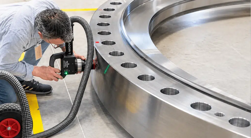 Mobile Laserbeschriftung großer und schwerer Bauteile Industrie und Produktion